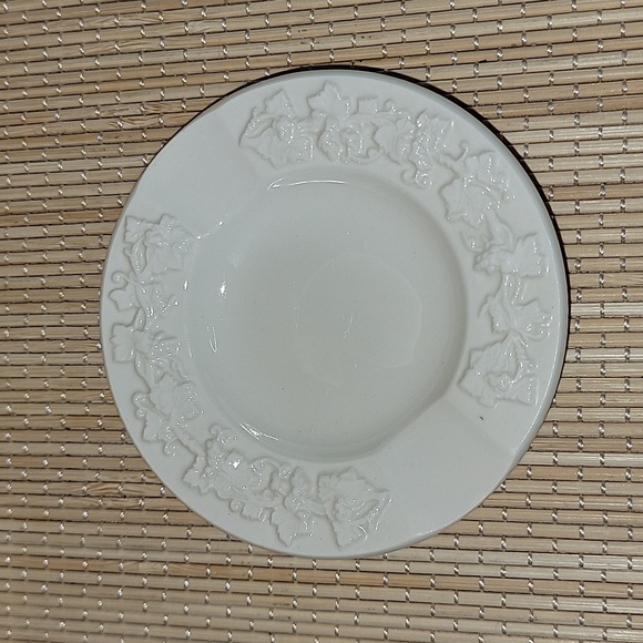 Wedgwood Queensware Ashtrays Trinket Dish White Cream Embossed Grape - Lot of 2 - Picture 2 of 5